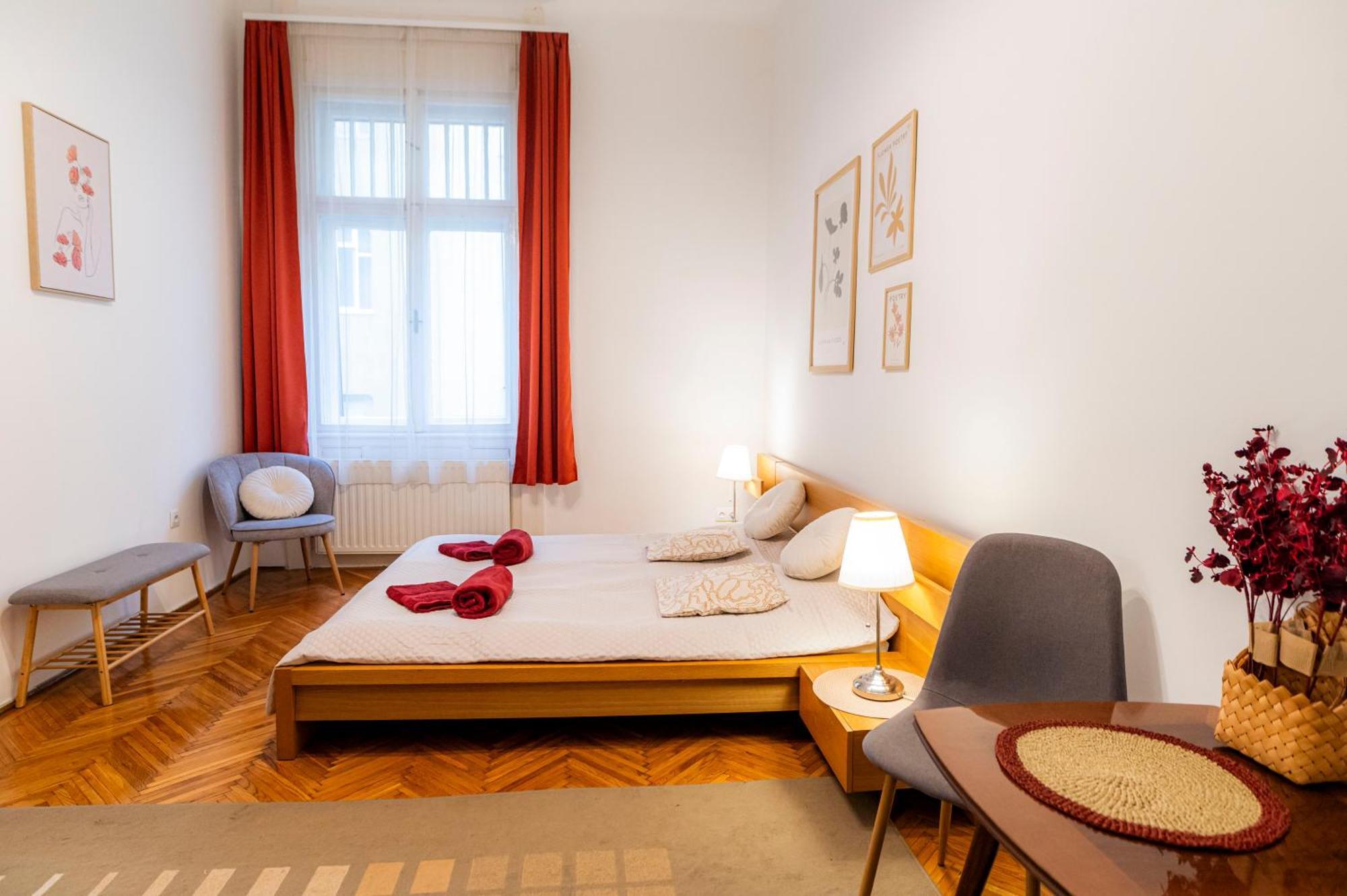Apartament Charles *